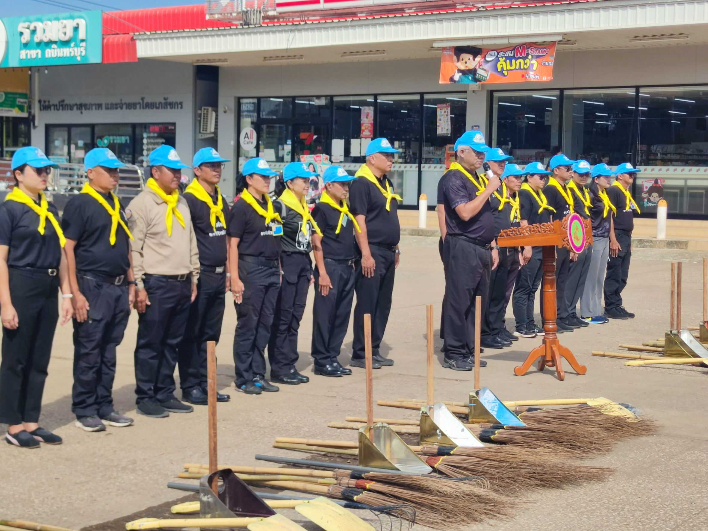 สำนักงานพาณิชย์จังหวัดปราจีนบุรี ร่วมกิจกรรมจิตอาสาเนื่องในโอกาสวันคล้ายวันสวรรคตพระบาทสมเด็จพระบรมชนกาธิเบศร มหาภูมิพลอดุลยเดชมหาราช บรมนาถบพิตร “วันนวมินทรมหาราช” 13 ตุลาคม 2569